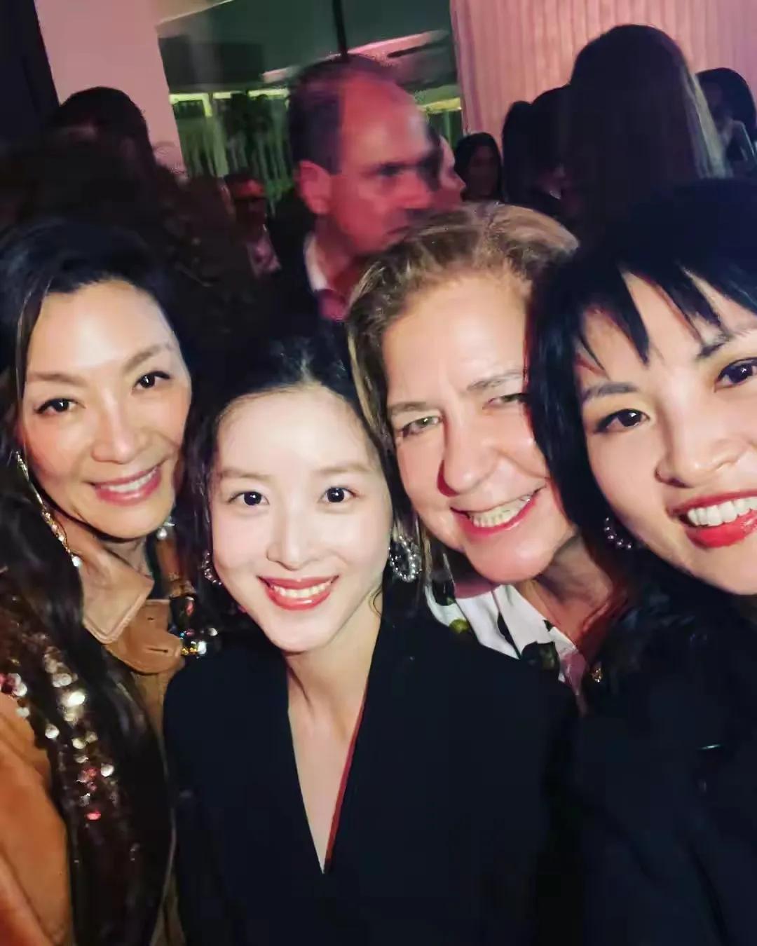向太透露李连杰病情关于李连杰的病情，向太在公开场合或社交媒体上并没有透露过相关信息。关于李连杰的健康状况，我们应该尊重个人隐私和事实真相，避免传播不实信息和谣言。