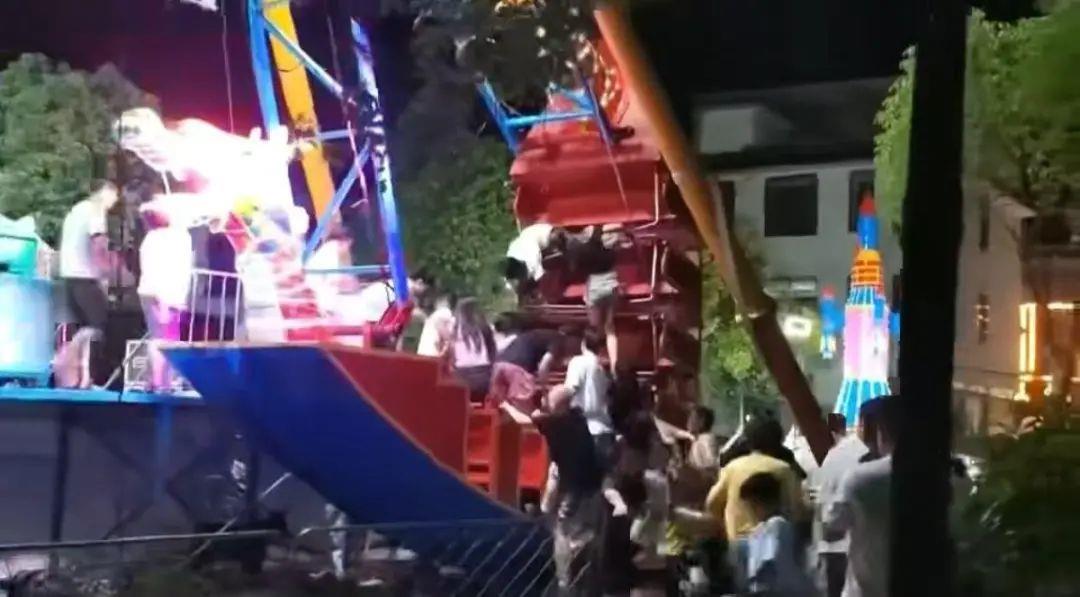 河南一美食节海盗船拦腰折断河南一美食节海盗船拦腰折断，事故背后的深度解析